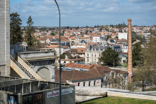 (16) Angoulême et les villes de la Charente