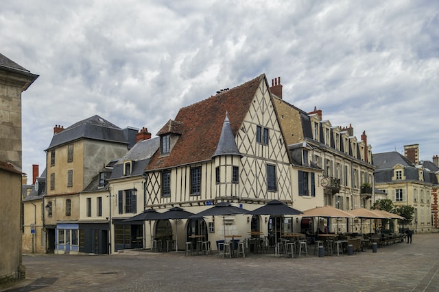 (18) Bourges et les villes du Cher